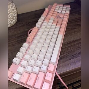Merdia -Pink and White light up gaming USB Keyboard